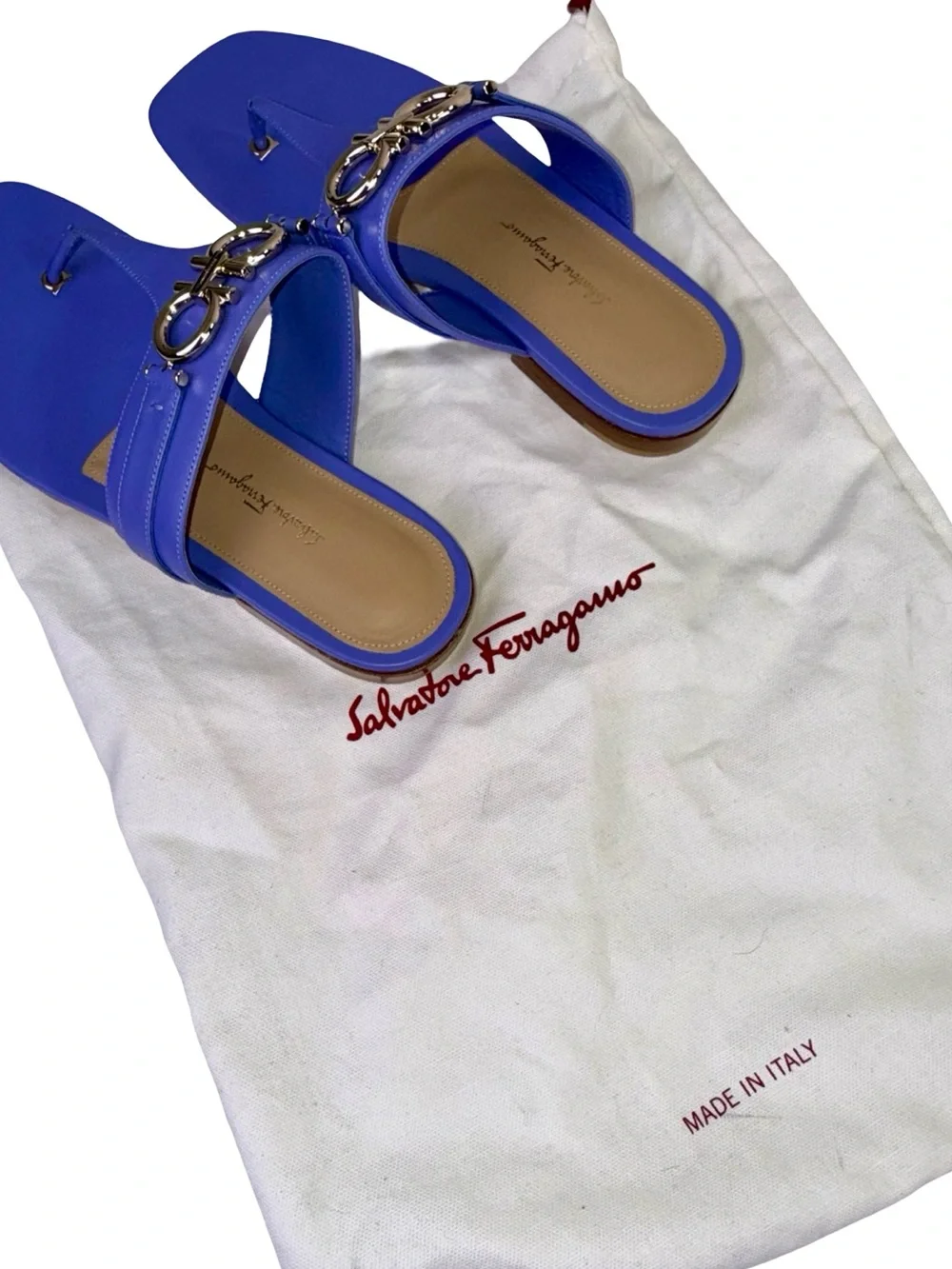 SALVATORE FERRAGAMO RIKIS FLAT SANDALS IN BLUE CALFSKIN LEATHER